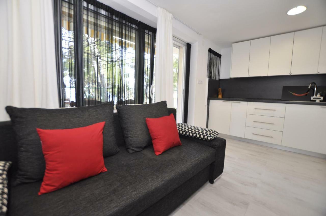 Apartment Toya Slatine Exterior photo